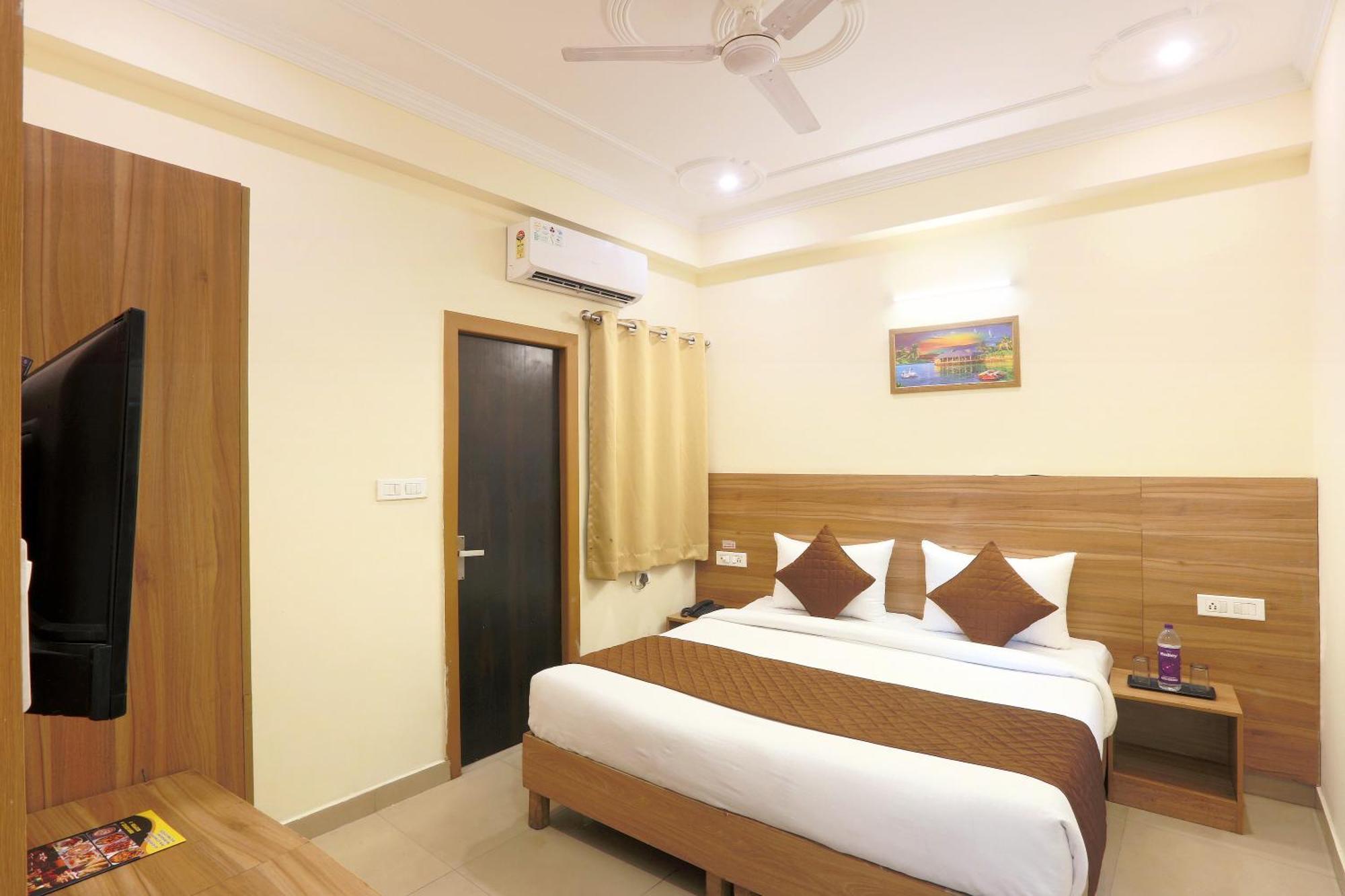 Hotel Lemon Suites & Banquet Noida Sector 62 Εξωτερικό φωτογραφία