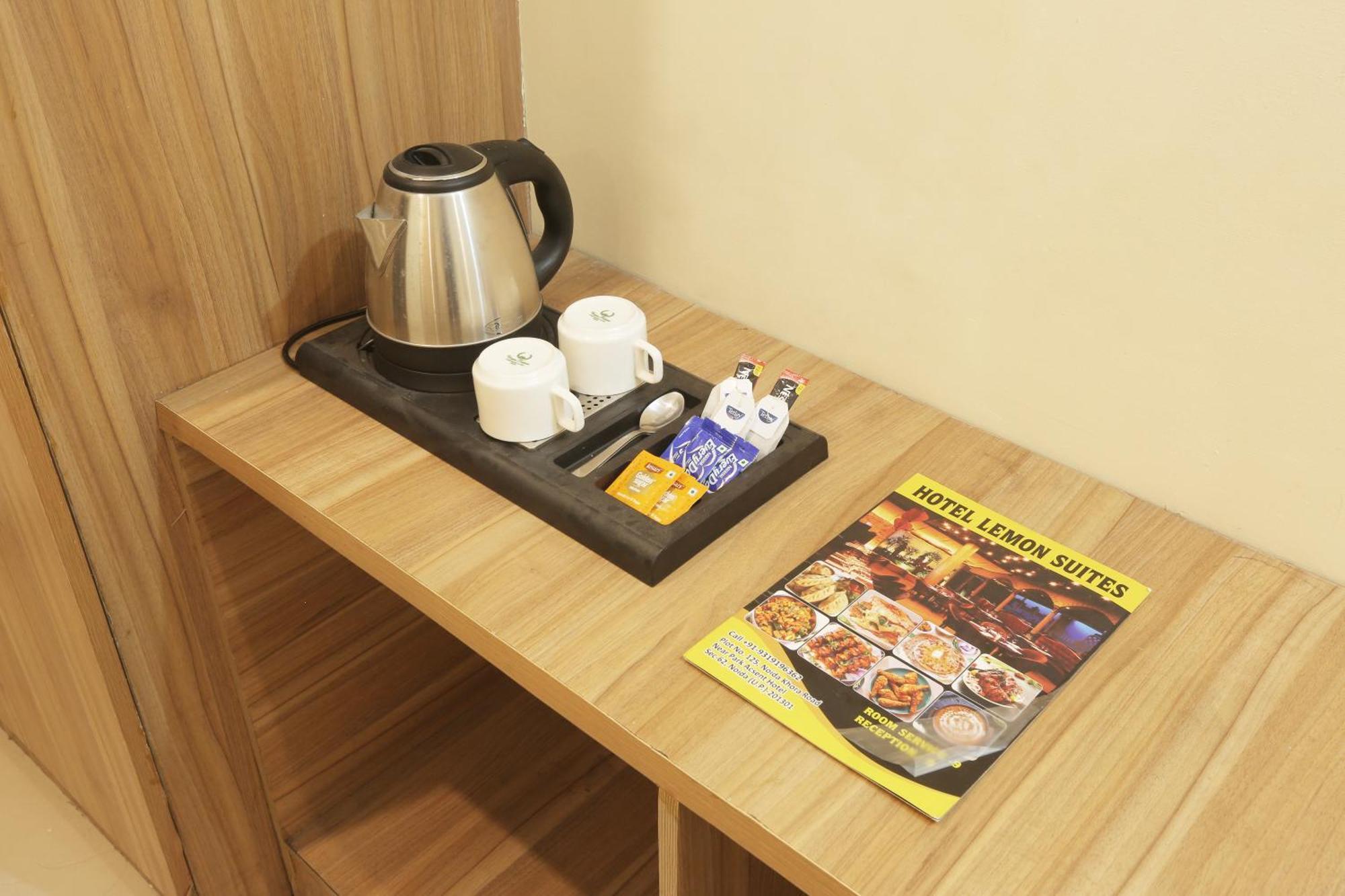 Hotel Lemon Suites & Banquet Noida Sector 62 Εξωτερικό φωτογραφία