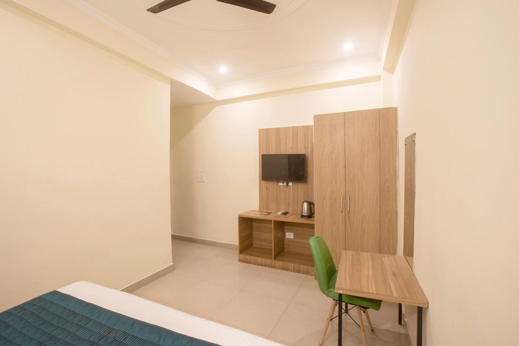 Hotel Lemon Suites & Banquet Noida Sector 62 Εξωτερικό φωτογραφία