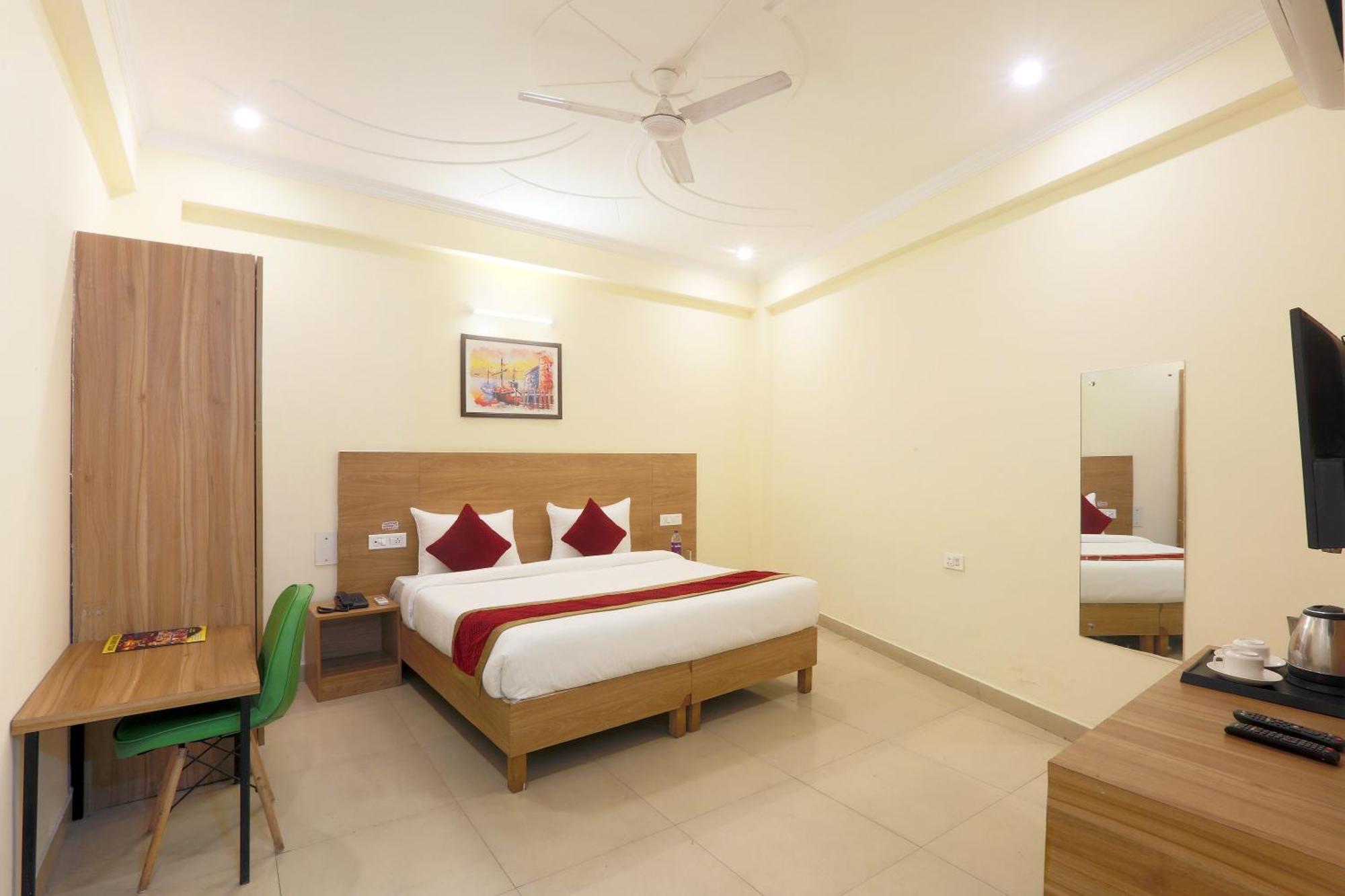 Hotel Lemon Suites & Banquet Noida Sector 62 Εξωτερικό φωτογραφία