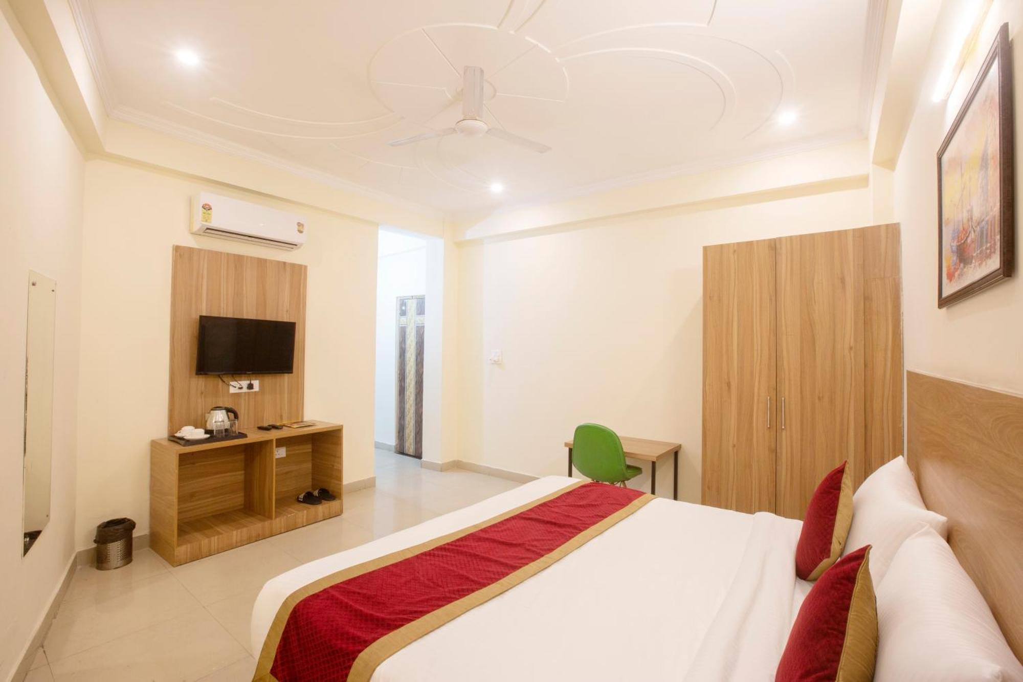 Hotel Lemon Suites & Banquet Noida Sector 62 Εξωτερικό φωτογραφία