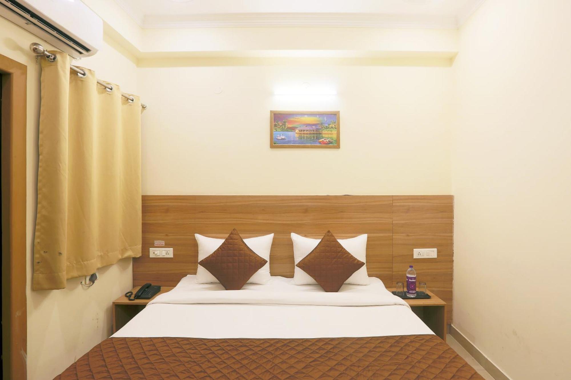 Hotel Lemon Suites & Banquet Noida Sector 62 Εξωτερικό φωτογραφία