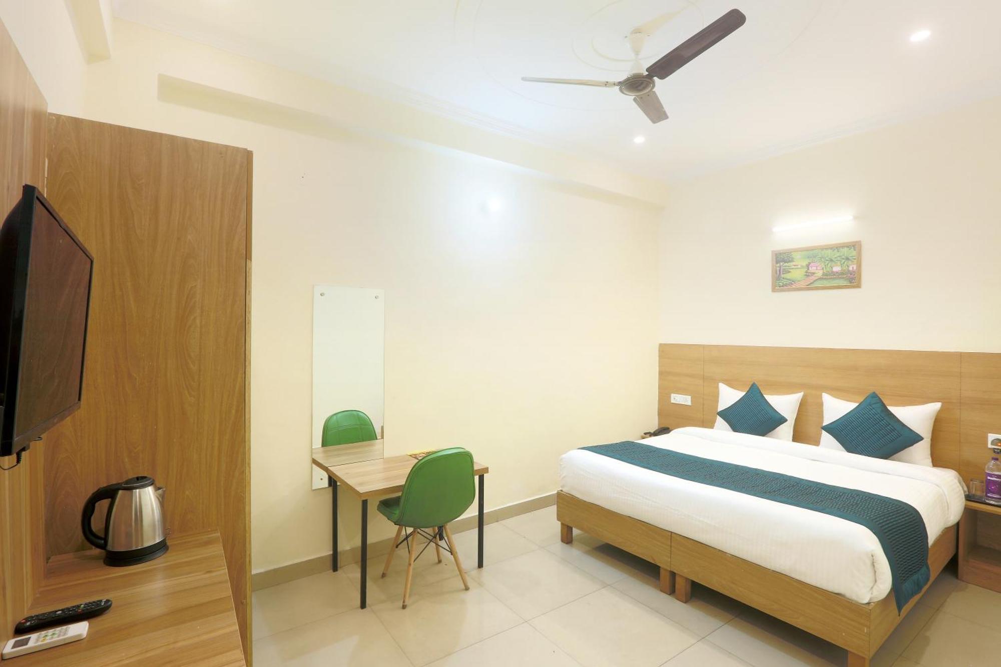 Hotel Lemon Suites & Banquet Noida Sector 62 Εξωτερικό φωτογραφία