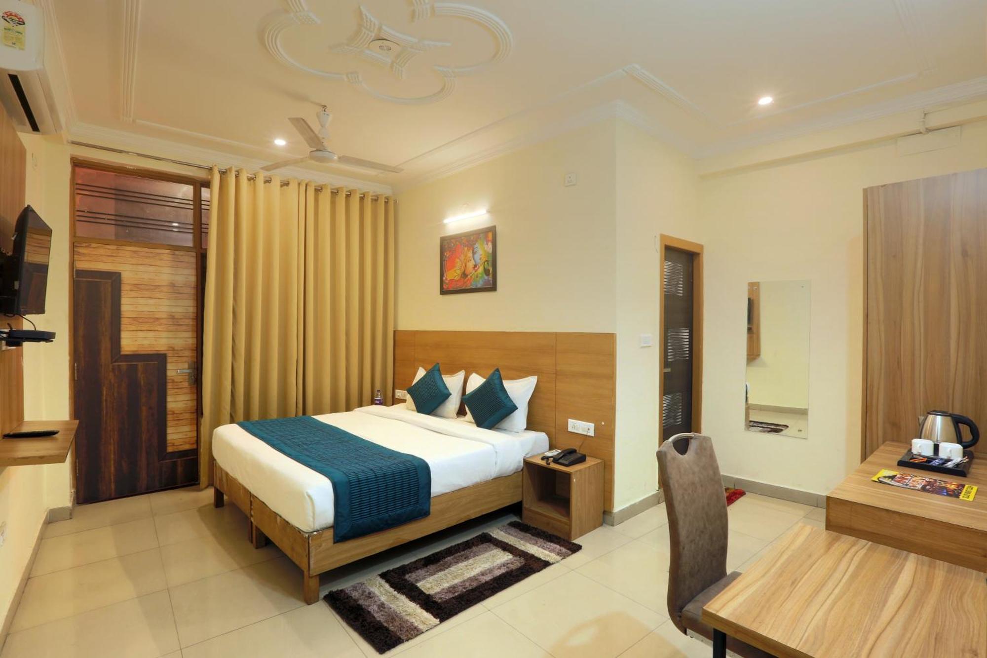 Hotel Lemon Suites & Banquet Noida Sector 62 Εξωτερικό φωτογραφία
