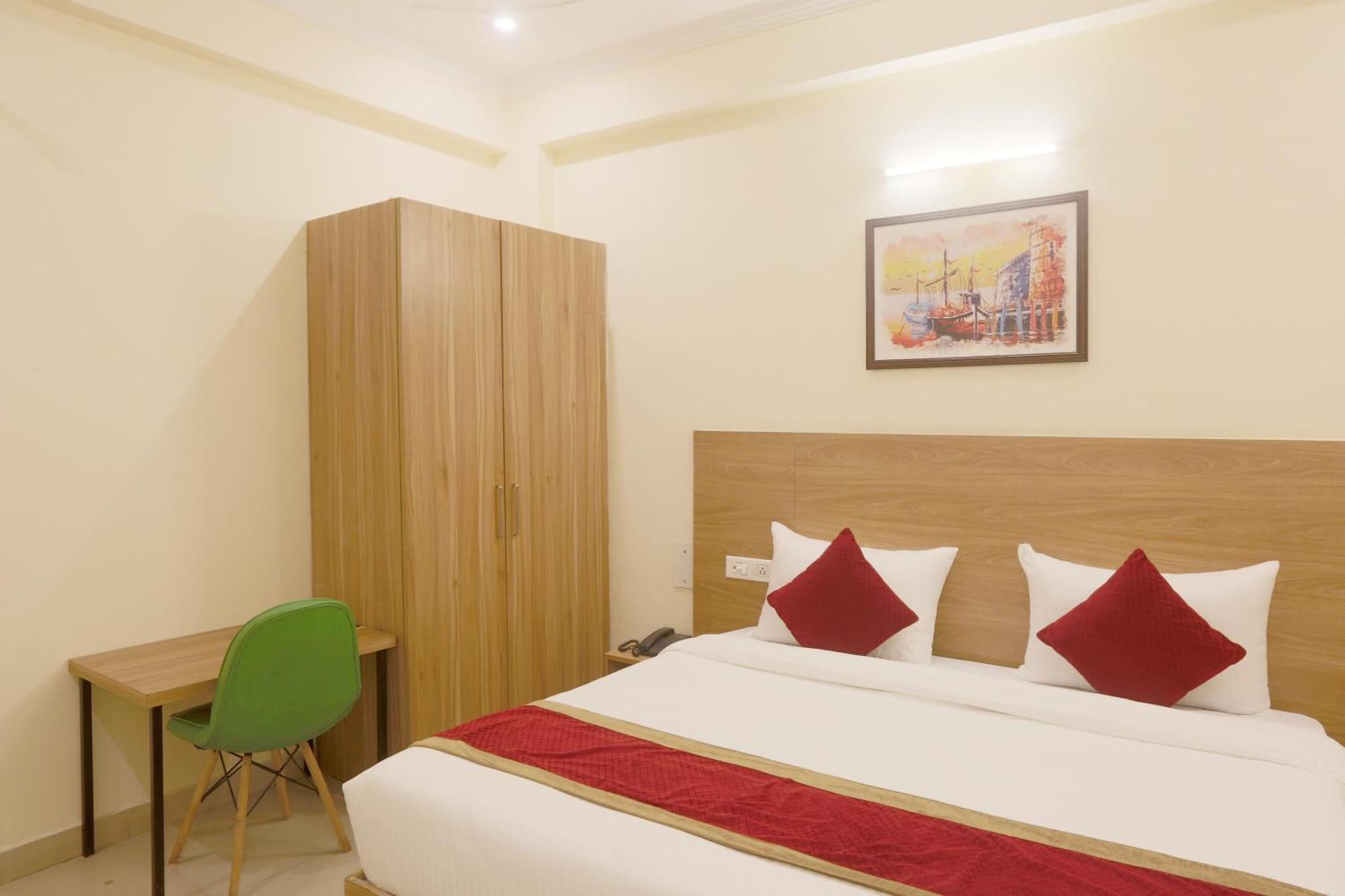 Hotel Lemon Suites & Banquet Noida Sector 62 Εξωτερικό φωτογραφία
