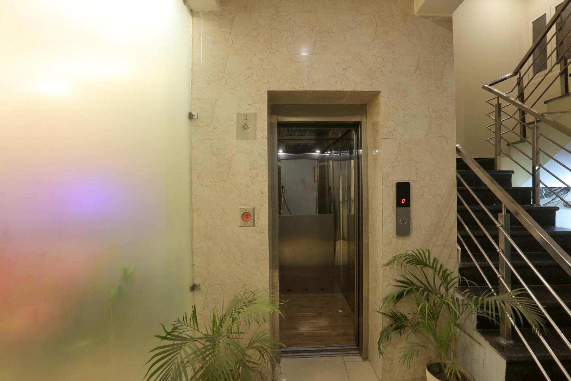 Hotel Lemon Suites & Banquet Noida Sector 62 Εξωτερικό φωτογραφία