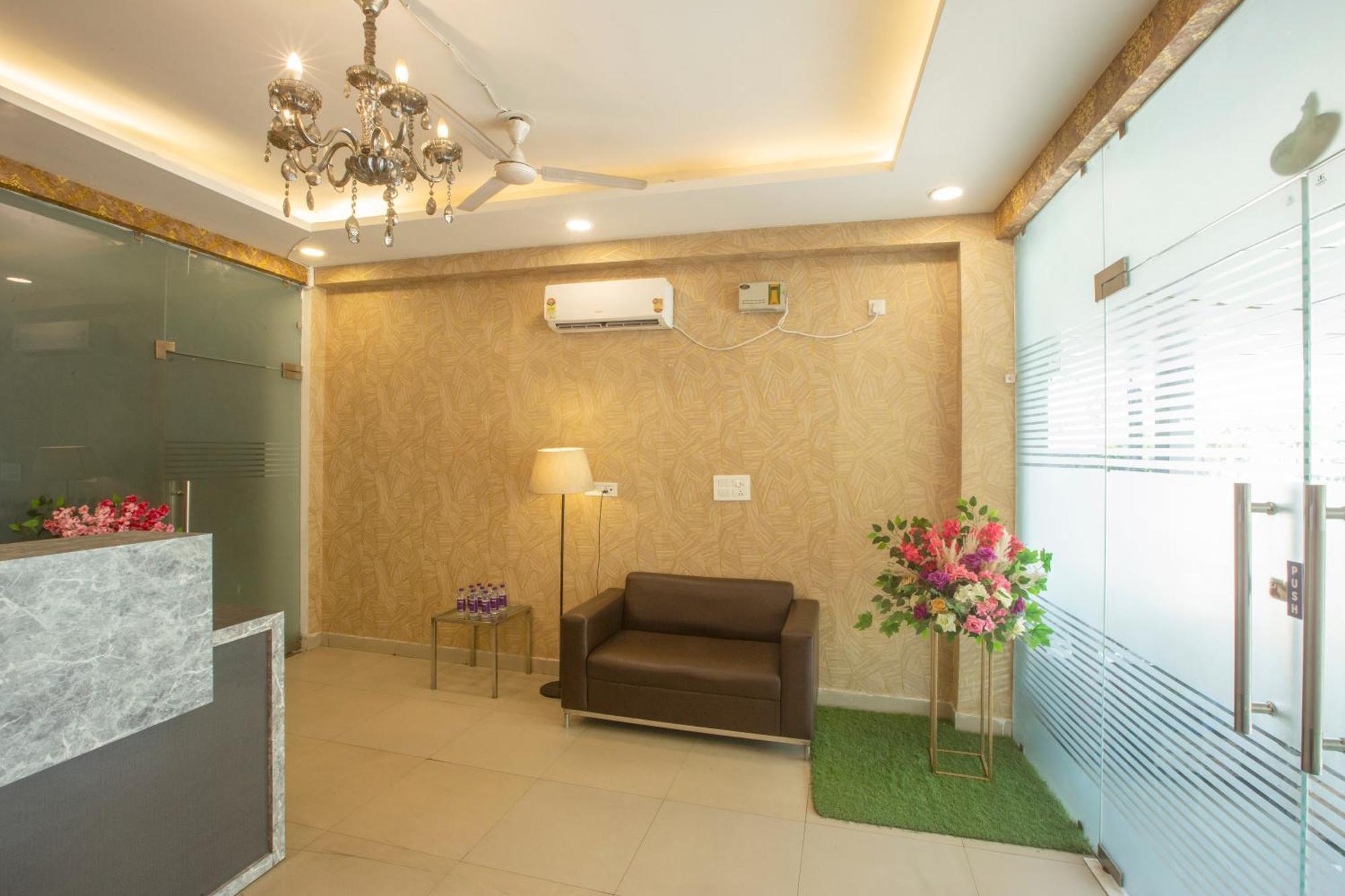 Hotel Lemon Suites & Banquet Noida Sector 62 Εξωτερικό φωτογραφία