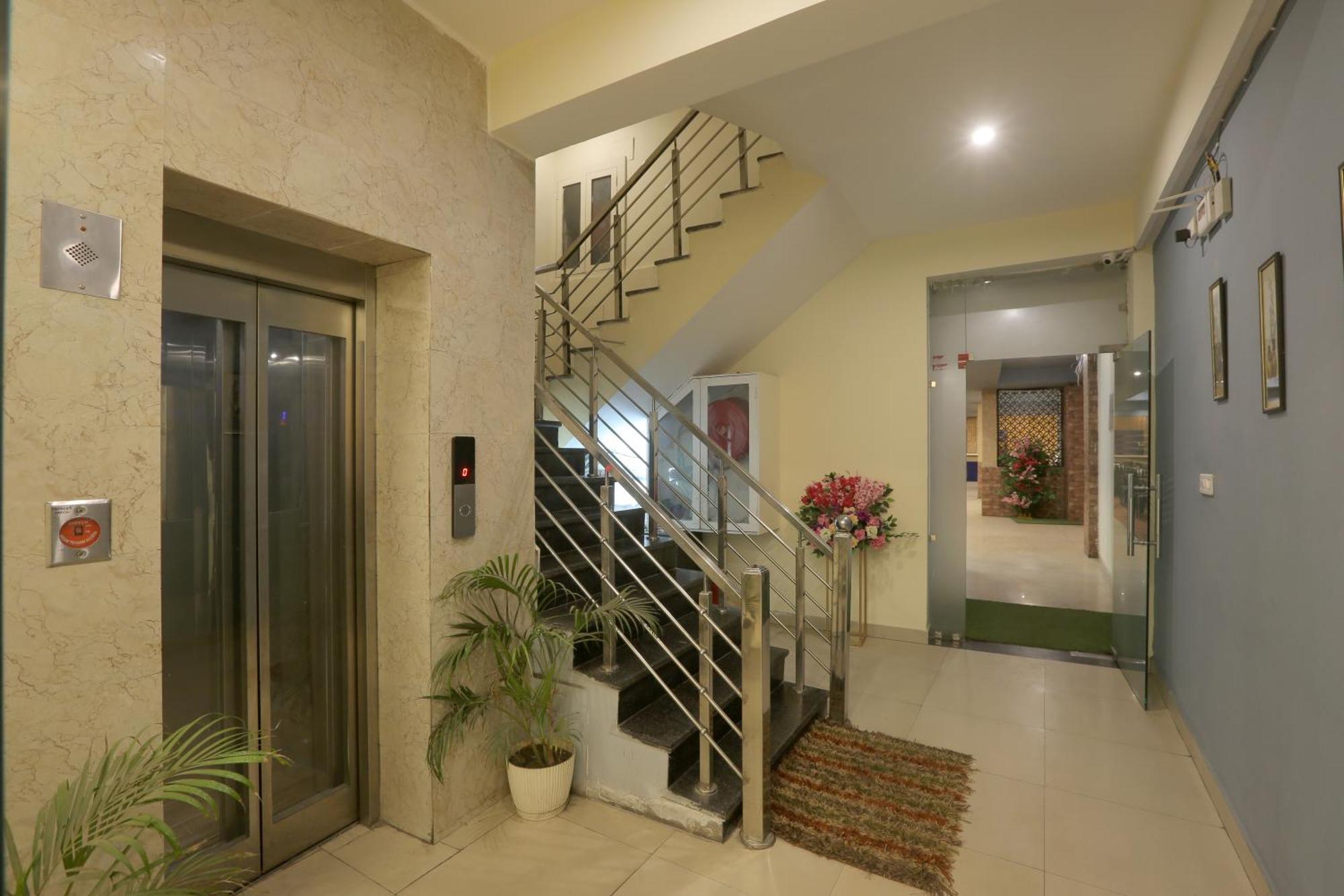 Hotel Lemon Suites & Banquet Noida Sector 62 Εξωτερικό φωτογραφία