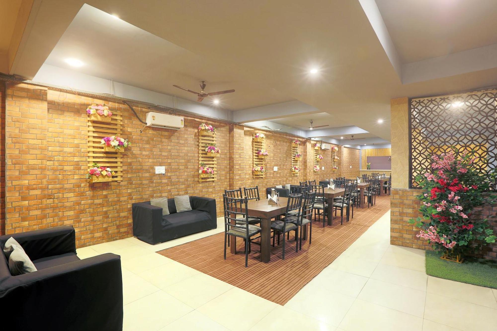 Hotel Lemon Suites & Banquet Noida Sector 62 Εξωτερικό φωτογραφία